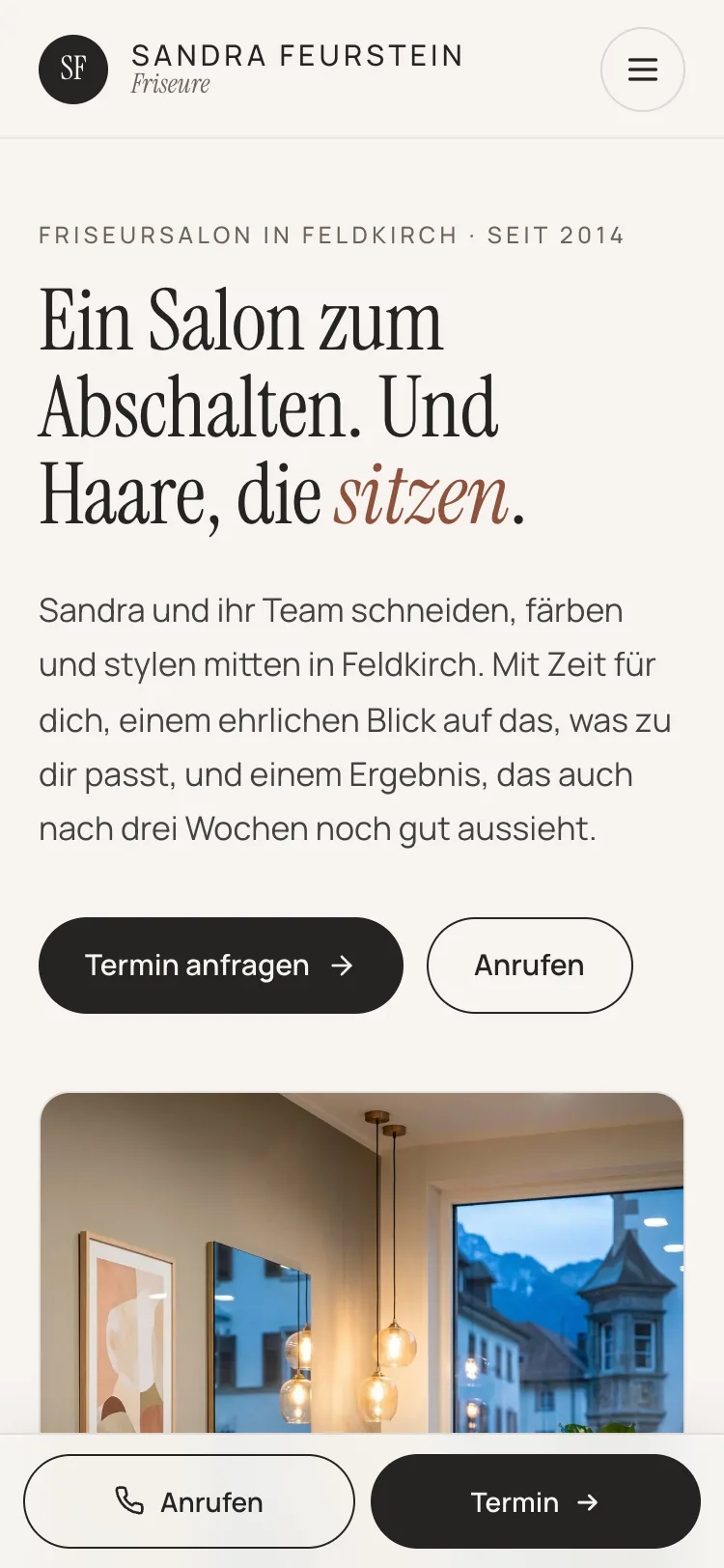 Startseite der Demo Sandra Feurstein Friseure auf dem Computer und auf dem Handy